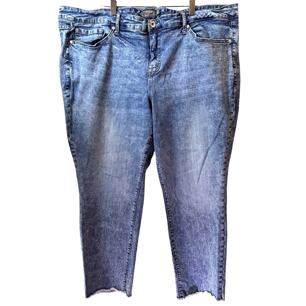 Torrid 24W Crop Boyfriend Jeans Blue Acid Wash Raw Hem Plus Size Stretch